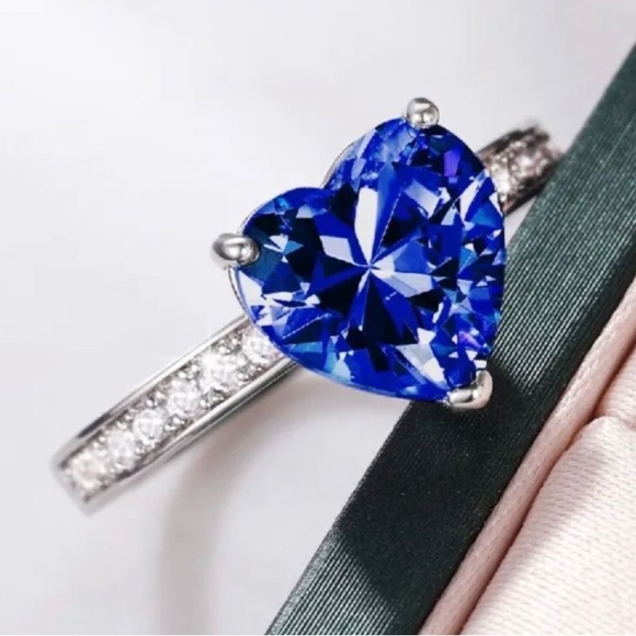 GAGET GIRL WEDDING RING - Picture 3 of 8